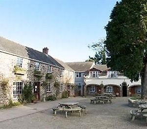 The Crooked Inn - Inn